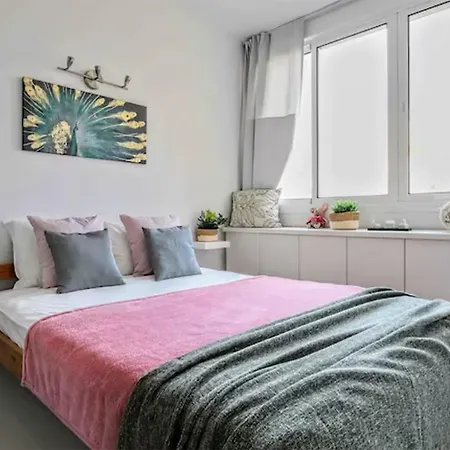 Tropical - Parking, Wifi, Ac Apartment *